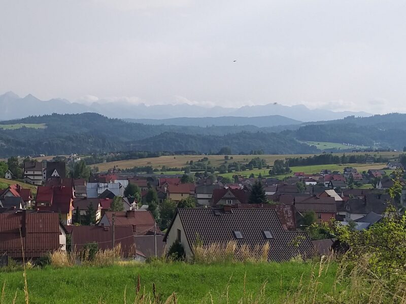 Działka budowlana w Kluszkowcach z panoramicznym widokiem na okolicę