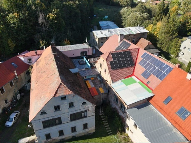 Kompleks produkcyjno-mieszkalny z halami i działką 6000 m² – Mieroszów