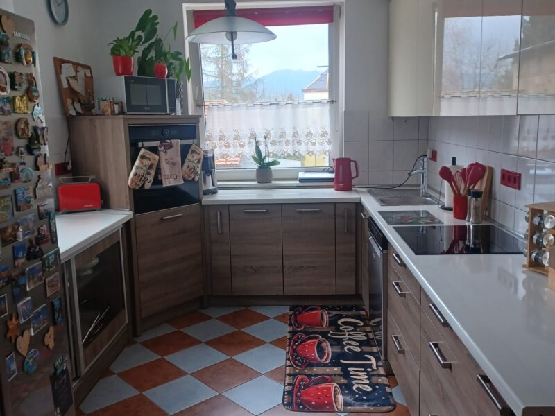 Kompleks produkcyjno-mieszkalny z halami i działką 6000 m² – Mieroszów