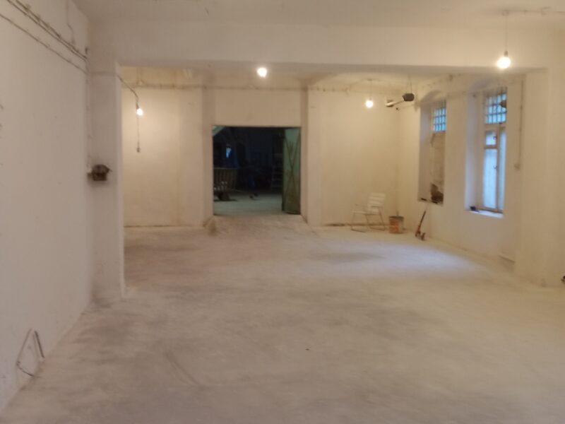Kompleks produkcyjno-mieszkalny z halami i działką 6000 m² – Mieroszów
