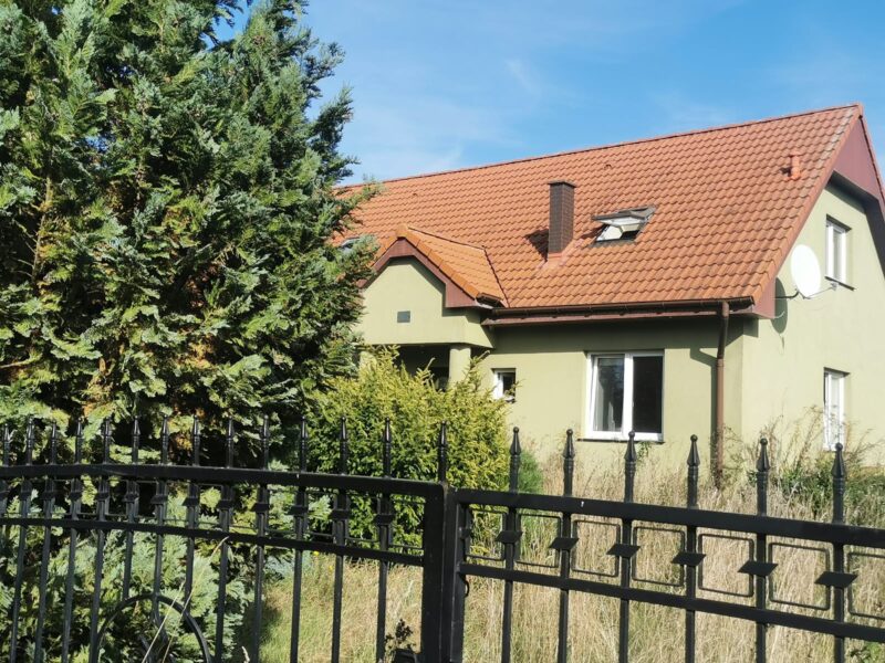 Dom z roku 2010 na sprzedaż